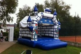 Location garde de chateau gonflable
