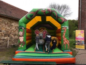 Location garde de chateau gonflable