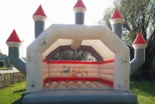 Location garde de chateau gonflable