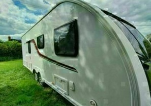 Location camping car adria