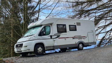 Location camping car adria