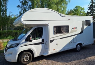 Location camping car pilote