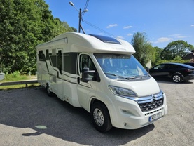 Location camping car adria
