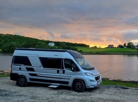 Location camping car adria