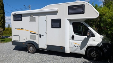 Location camping car adria