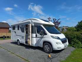 Location camping car adria