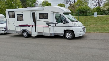 Location camping car adria