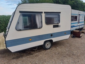 Location camping car adria