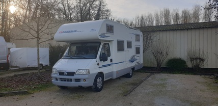 Location camping car adria