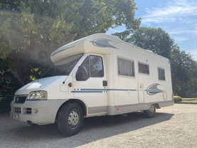 Location camping car adria