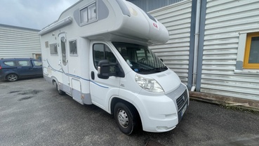 Location camping car adria