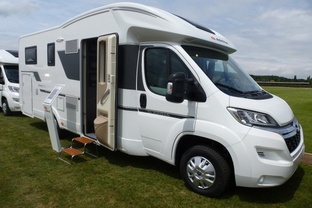 Location camping car adria