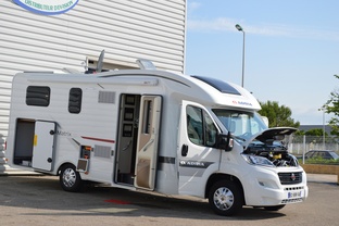 Location camping car adria