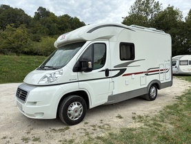 Location camping car adria
