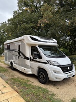 Location camping car adria