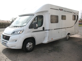 Location camping car pilote