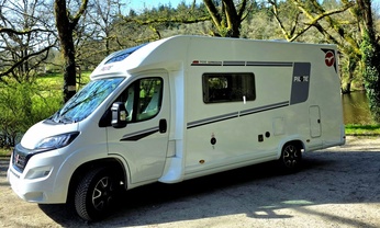 Location camping car pilote