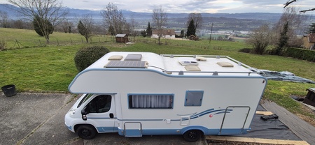 Location camping car adria