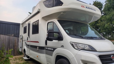Location camping car adria