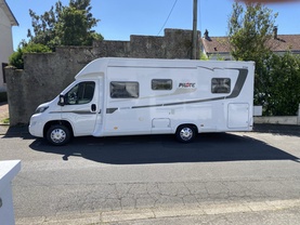 Location camping car pilote