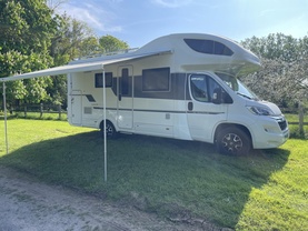 Location camping car adria