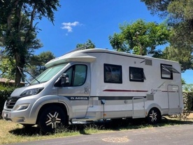 Location camping car adria