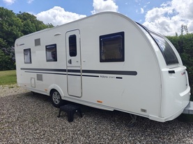 Location camping car adria