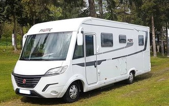 Location camping car pilote