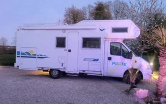Location camping car pilote