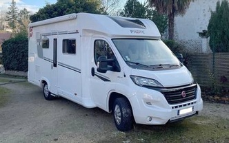 Location camping car pilote