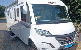 Location camping car pilote