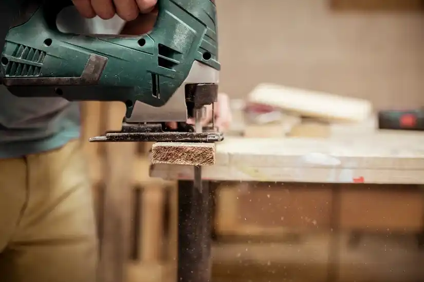 Location : scie sauteuse